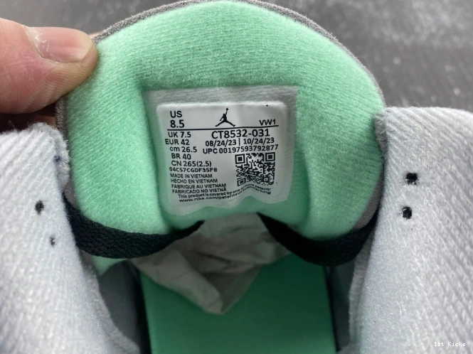 1st Kicks Shoes Jordan Green CT8532-031 Air Glow 3 0715